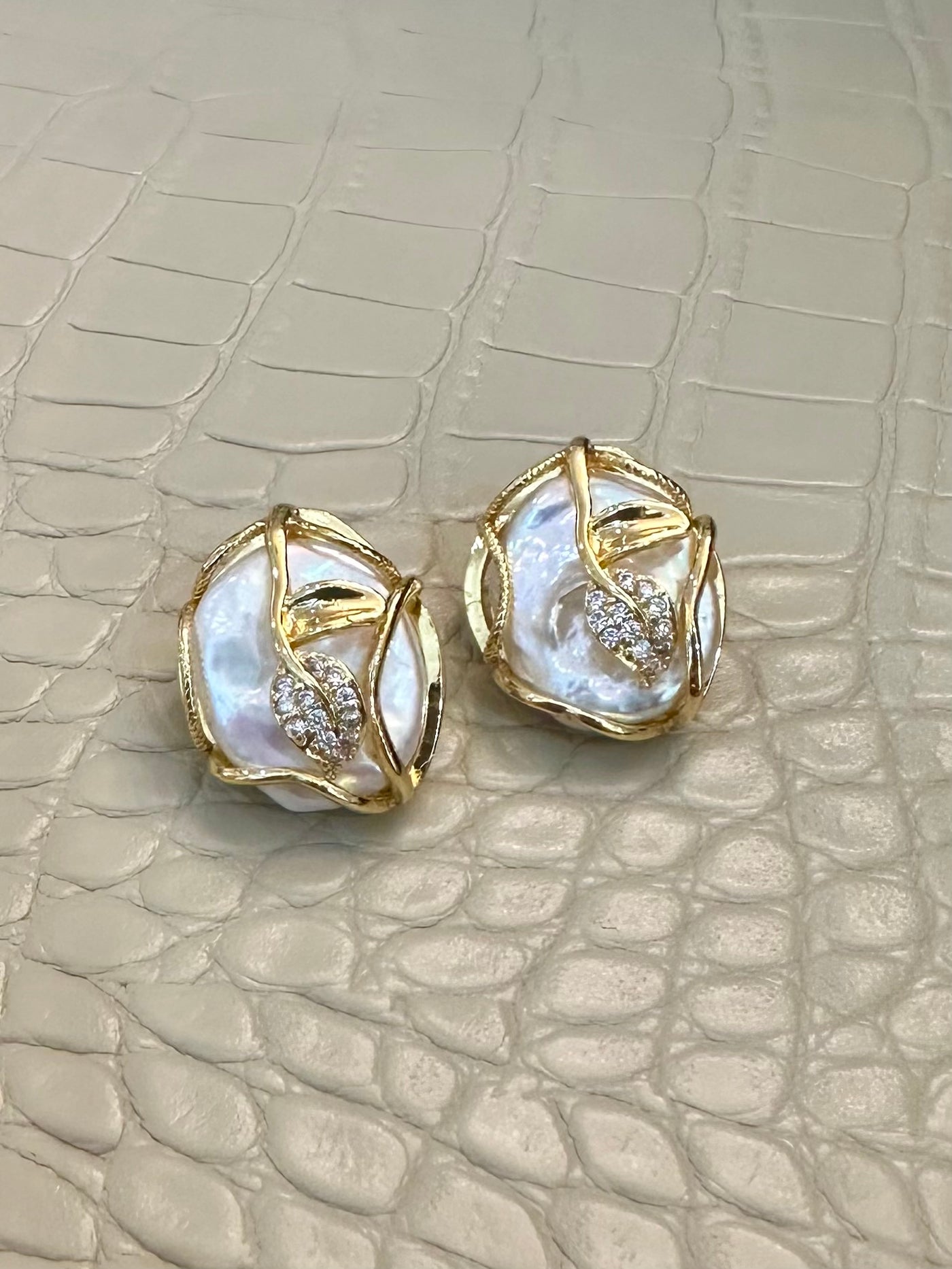 Paris Pearl Earrings